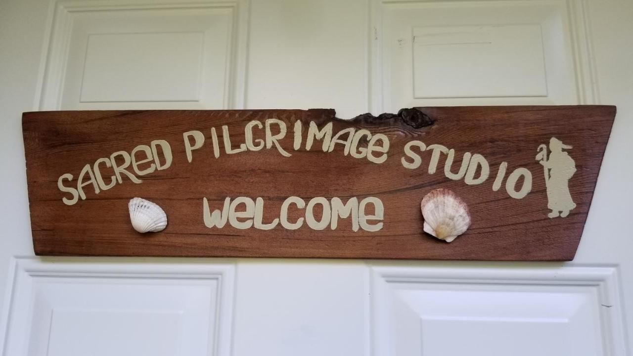 Sacred Pilgrimage Studio Guest House Metchosin Екстериор снимка
